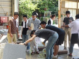 ロケ地見学：石材加工工場見学