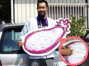 みなさんのメッセージを車にペタッと貼ってます