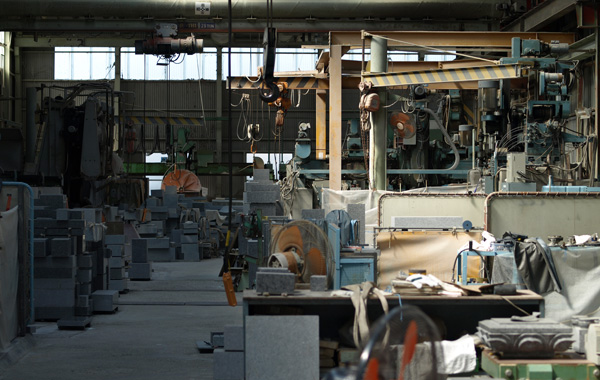 庵治石を加工する工場