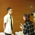 テレビ局の取材にも一つ一つ丁寧に応対するなすびさん。