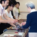 受付にて。パンフレットと一緒に庵治石の資料もお渡ししました
