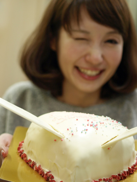 花澄さんバースデーケーキ。テーマは天使？