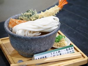 箸置きも庵治石だそうです！