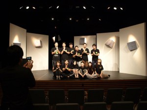 111030castOnStage0009_2
