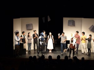 111030castOnStage0028_2
