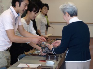 111030staff_audience0011_3