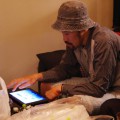 タブレットを操るなすびさん。最近tweetが増えたのはこのおかげ？