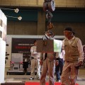 美しく磨き上げられた庵治石が次々に運ばれています