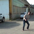 謎の飛行物体に襲撃される佐藤貴広さん