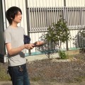 謎の飛行物体を操る佐藤貴広さん