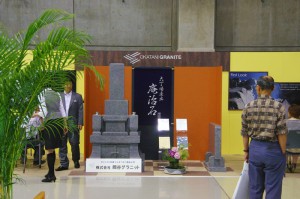 庵治石のお墓には、『威厳』が感じられます