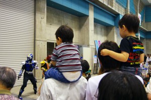 熱心に鑑賞中のお子様たち