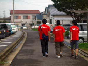 地元の中高生もスタッフとして頑張ってます