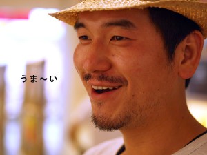 【四コマフォト】石田さんに「ウマイ！の表情下さい」と言ってみたら･･･４
