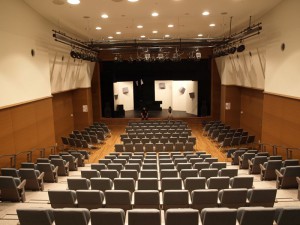111030castOnStage0005_2