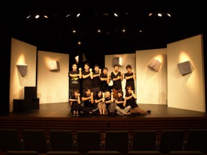 111030castOnStage0006_2