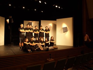 111030castOnStage0012_2