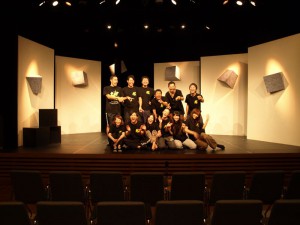 111030castOnStage0014_2