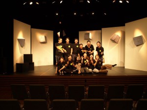 111030castOnStage0018_2