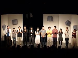111030castOnStage0025_2