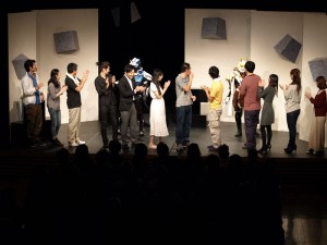 111030castOnStage0026_2