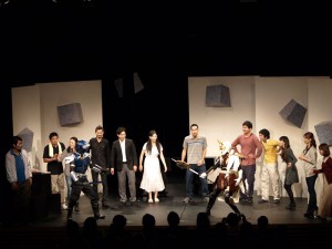 111030castOnStage0027_2