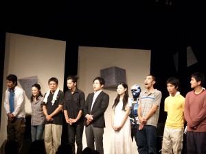 111030castOnStage0029_2