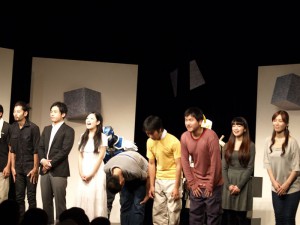 111030castOnStage0030_2