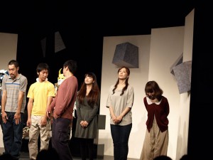 111030castOnStage0032_2