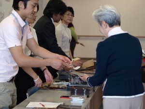 111030staff_audience0009_3